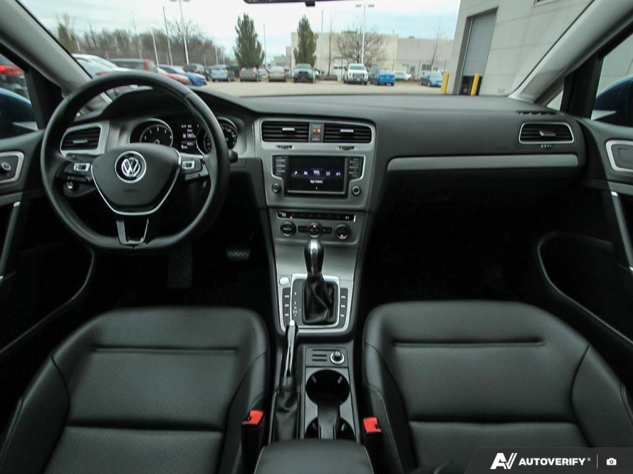 2017 Volkswagen Golf SportWagen GOLF Photo