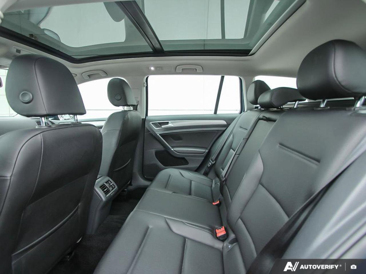 2017 Volkswagen Golf SportWagen GOLF Photo