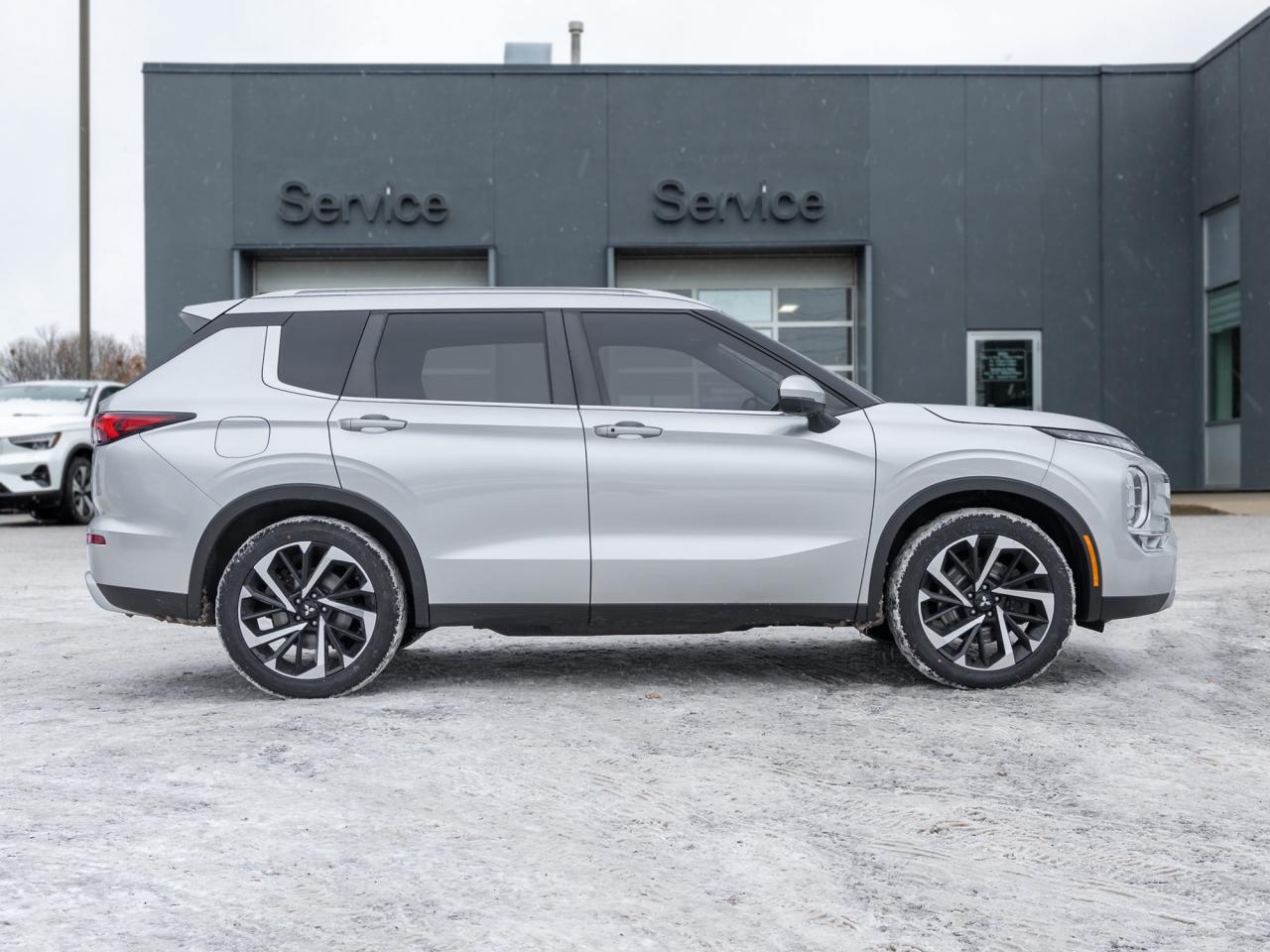 2022 Mitsubishi Outlander LE Premium S-AWC   CPO FINANCE RATES FOR 0.90% Photo4