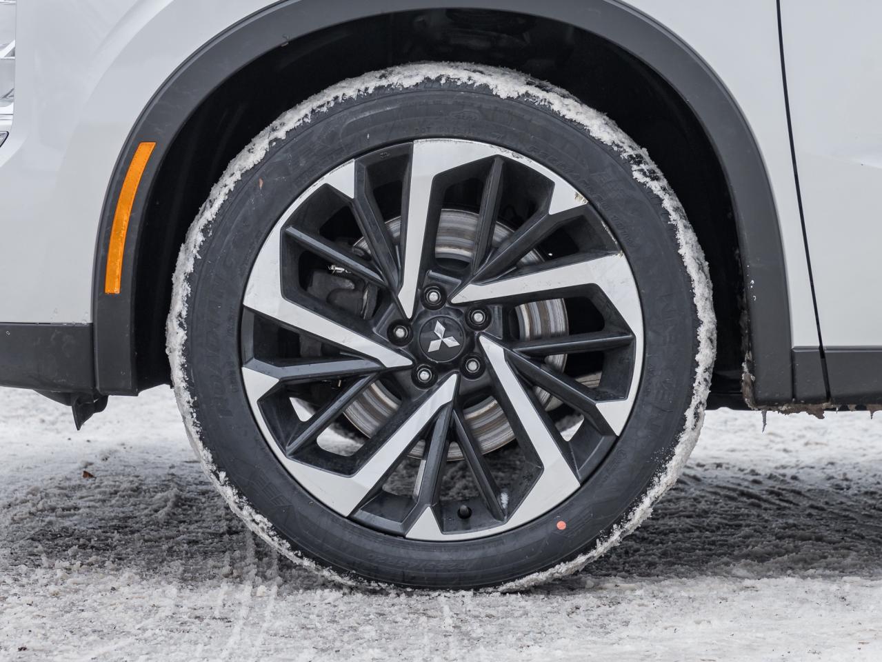 2022 Mitsubishi Outlander LE Premium S-AWC   CPO FINANCE RATES FOR 0.90% Photo3