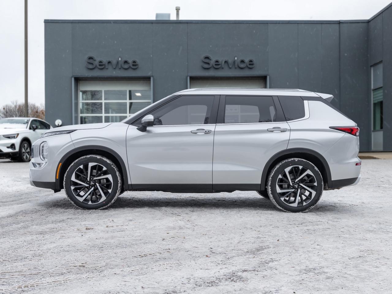 2022 Mitsubishi Outlander LE Premium S-AWC   CPO FINANCE RATES FOR 0.90% Photo