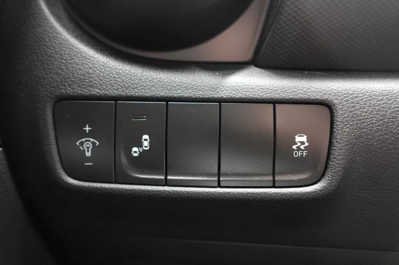 2020 Hyundai KONA PREFERRED   HEATED SEATS   HEATED WHEEL   APPLE CA Photo