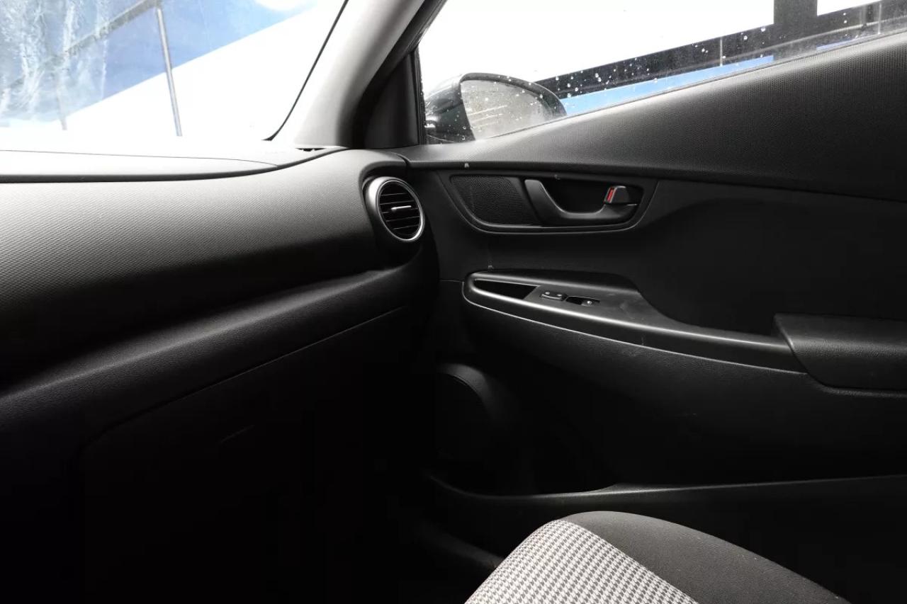 2020 Hyundai KONA PREFERRED   HEATED SEATS   HEATED WHEEL   APPLE CA Photo