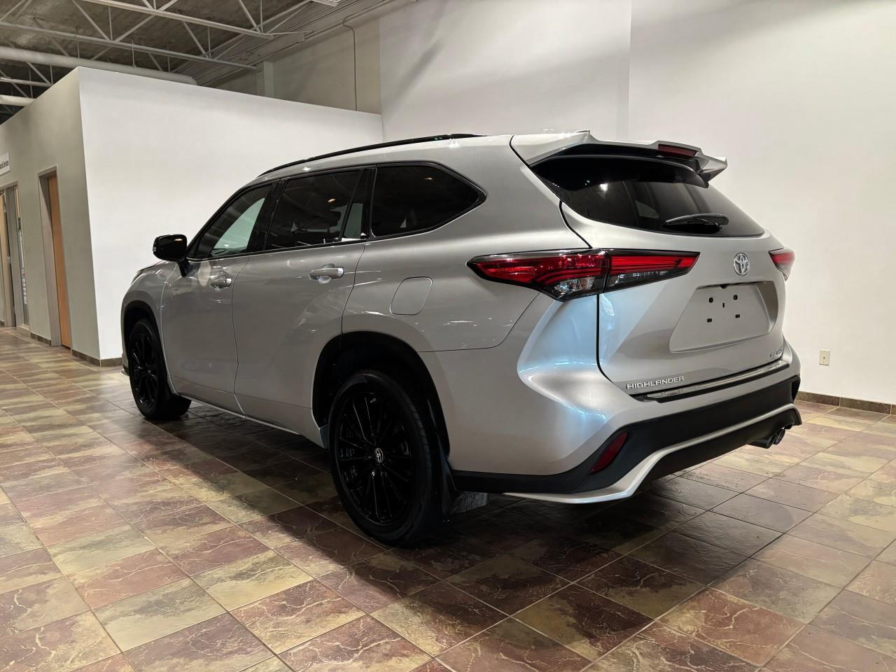 2023 Toyota Highlander XSE Photo2