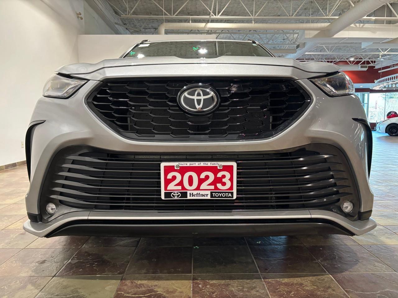 2023 Toyota Highlander XSE Photo3