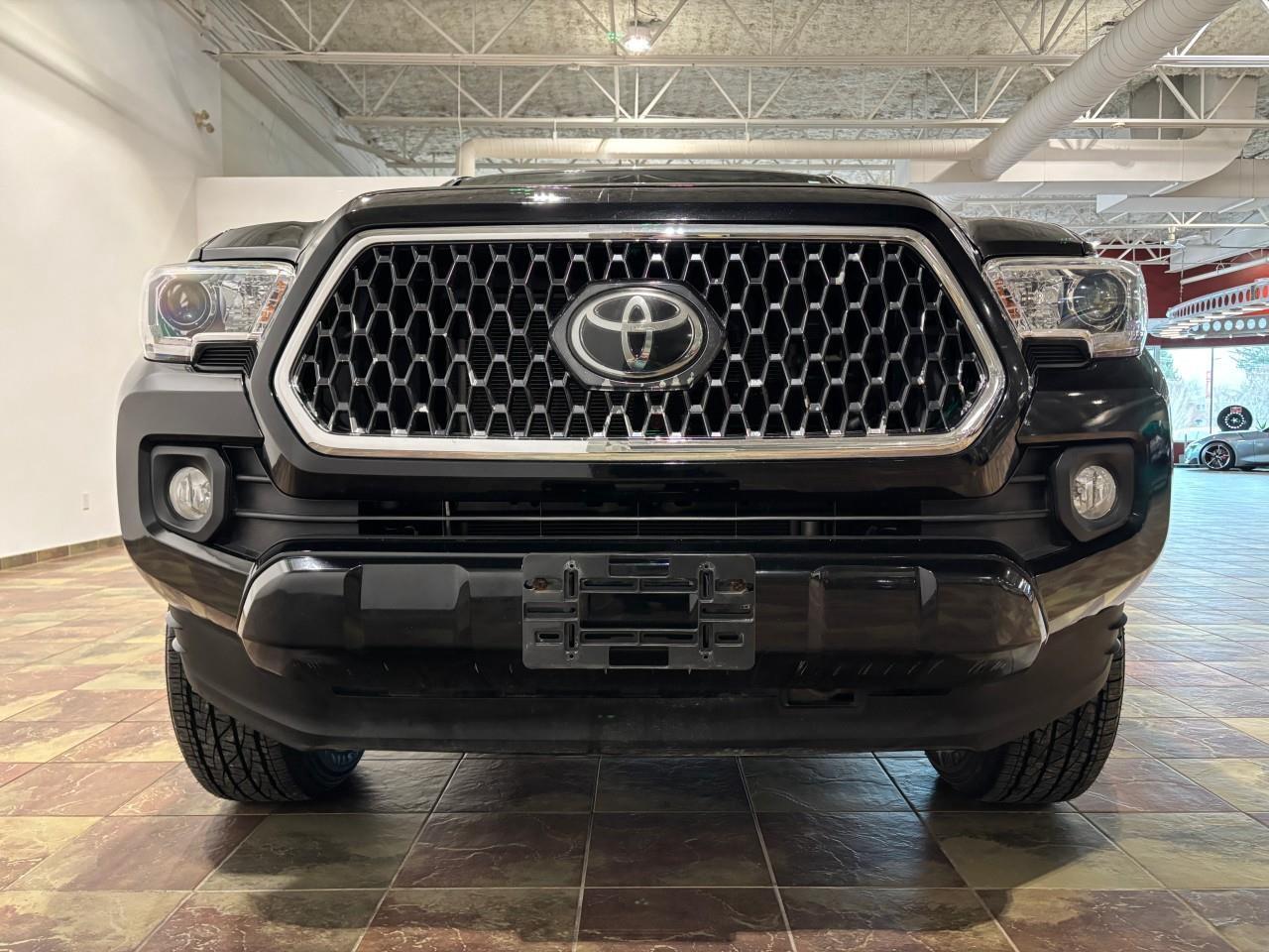 2019 Toyota Tacoma SR5 V6 Photo3