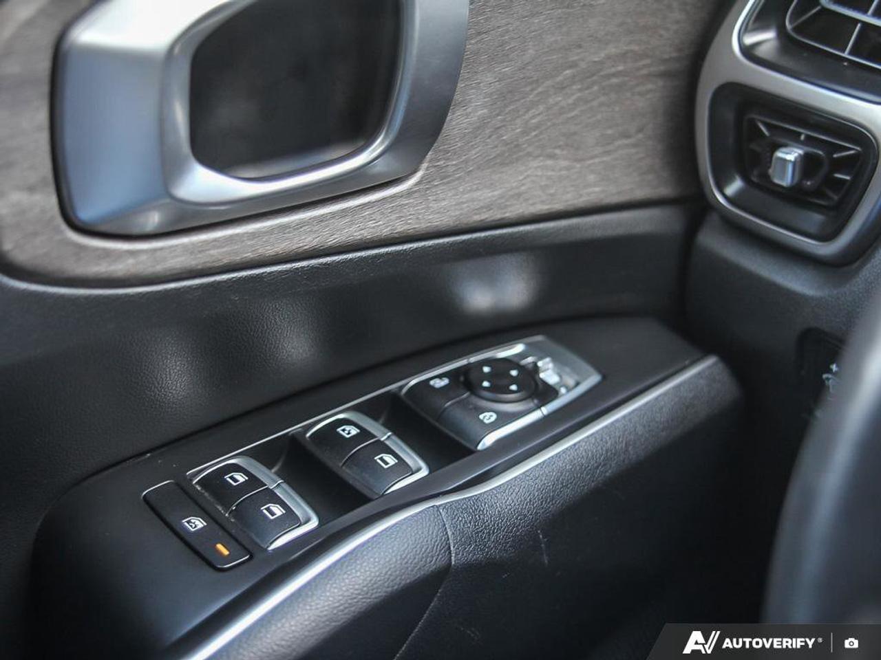 2022 Kia Sorento EX   Apple CarPlay   Backup Camera   Heated Seats Photo