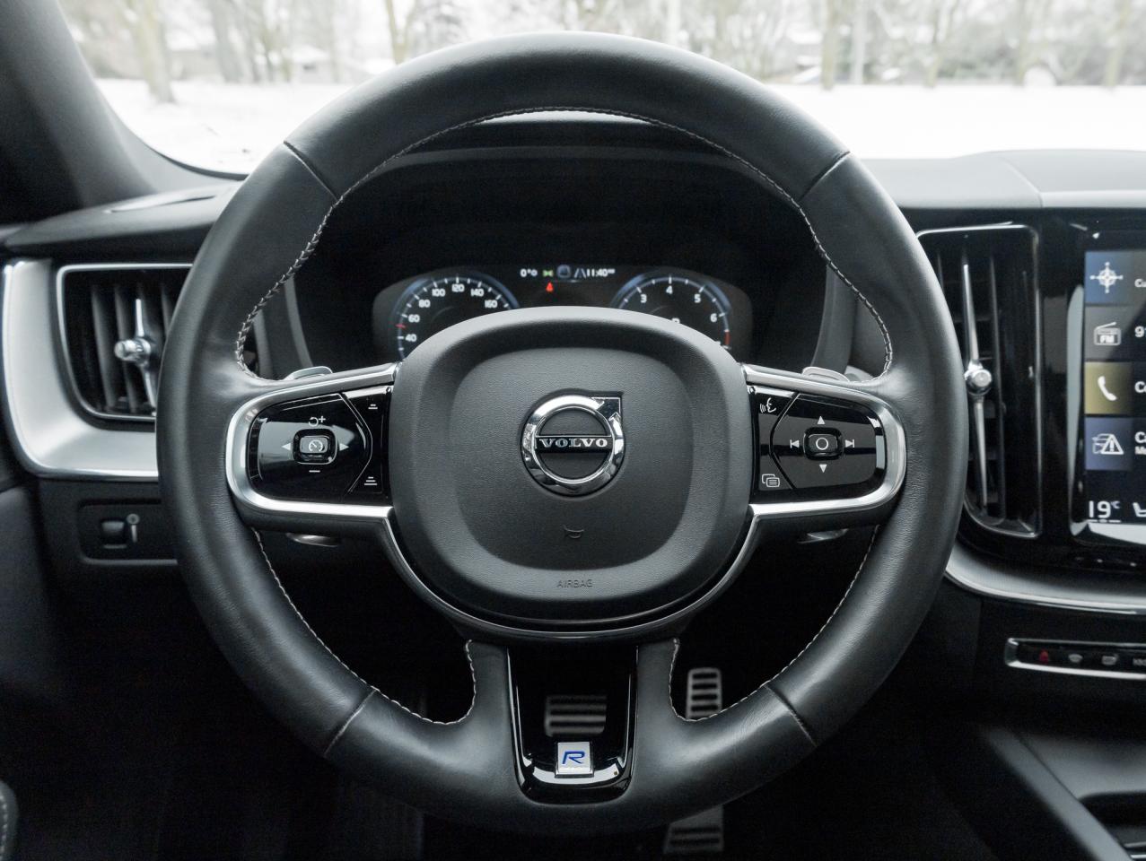 2020 Volvo XC60 T6 AWD R-Design POLESTAR  22' ALLOY WHEELS  LOW KM Photo