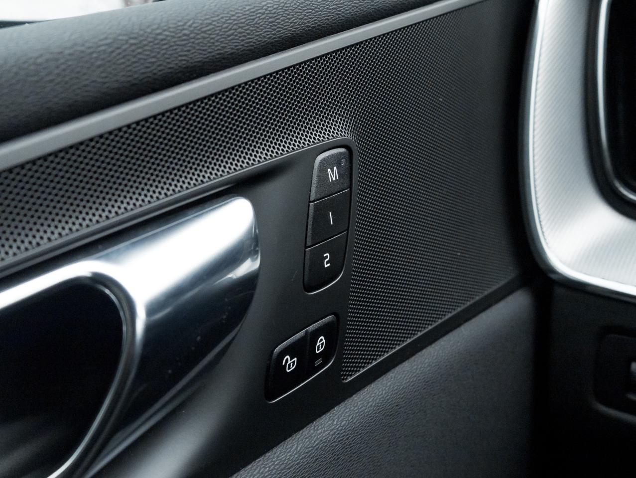 2020 Volvo XC60 T6 AWD R-Design POLESTAR  22' ALLOY WHEELS  LOW KM Photo