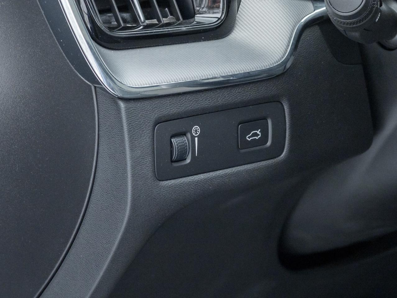 2020 Volvo XC60 T6 AWD R-Design POLESTAR  22' ALLOY WHEELS  LOW KM Photo