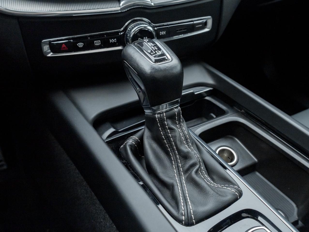 2020 Volvo XC60 T6 AWD R-Design POLESTAR  22' ALLOY WHEELS  LOW KM Photo