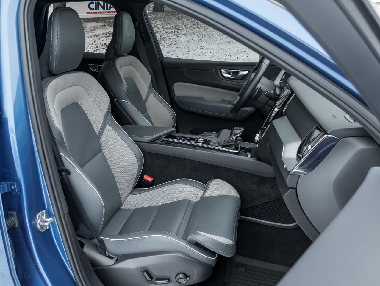 2020 Volvo XC60 T6 AWD R-Design POLESTAR  22' ALLOY WHEELS  LOW KM Photo