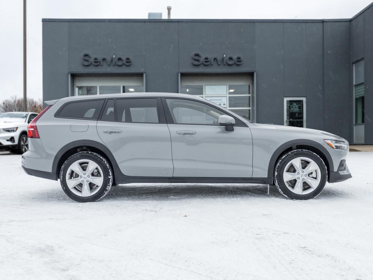 2025 Volvo V60 Cross Country B5 AWD Core  NEARLY NEW  STATION WAGON  VOLVO CPO Photo