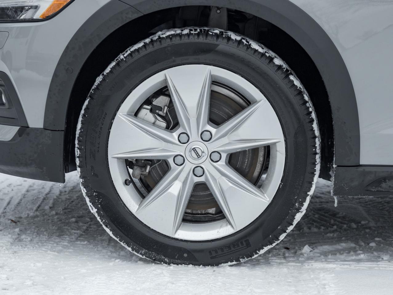 2025 Volvo V60 Cross Country B5 AWD Core  NEARLY NEW  STATION WAGON  VOLVO CPO Photo3