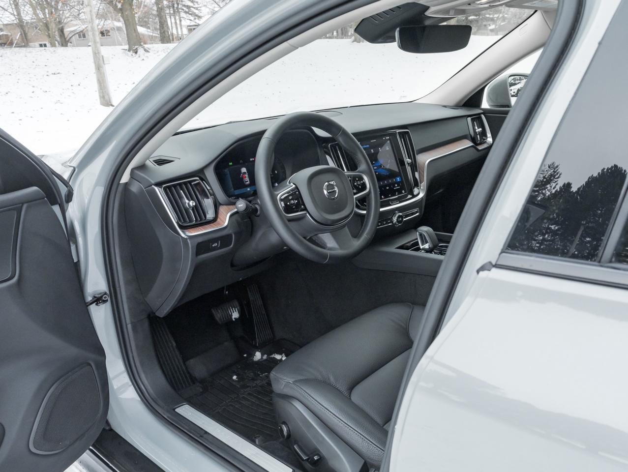 2025 Volvo V60 Cross Country B5 AWD Core  NEARLY NEW  STATION WAGON  VOLVO CPO Photo