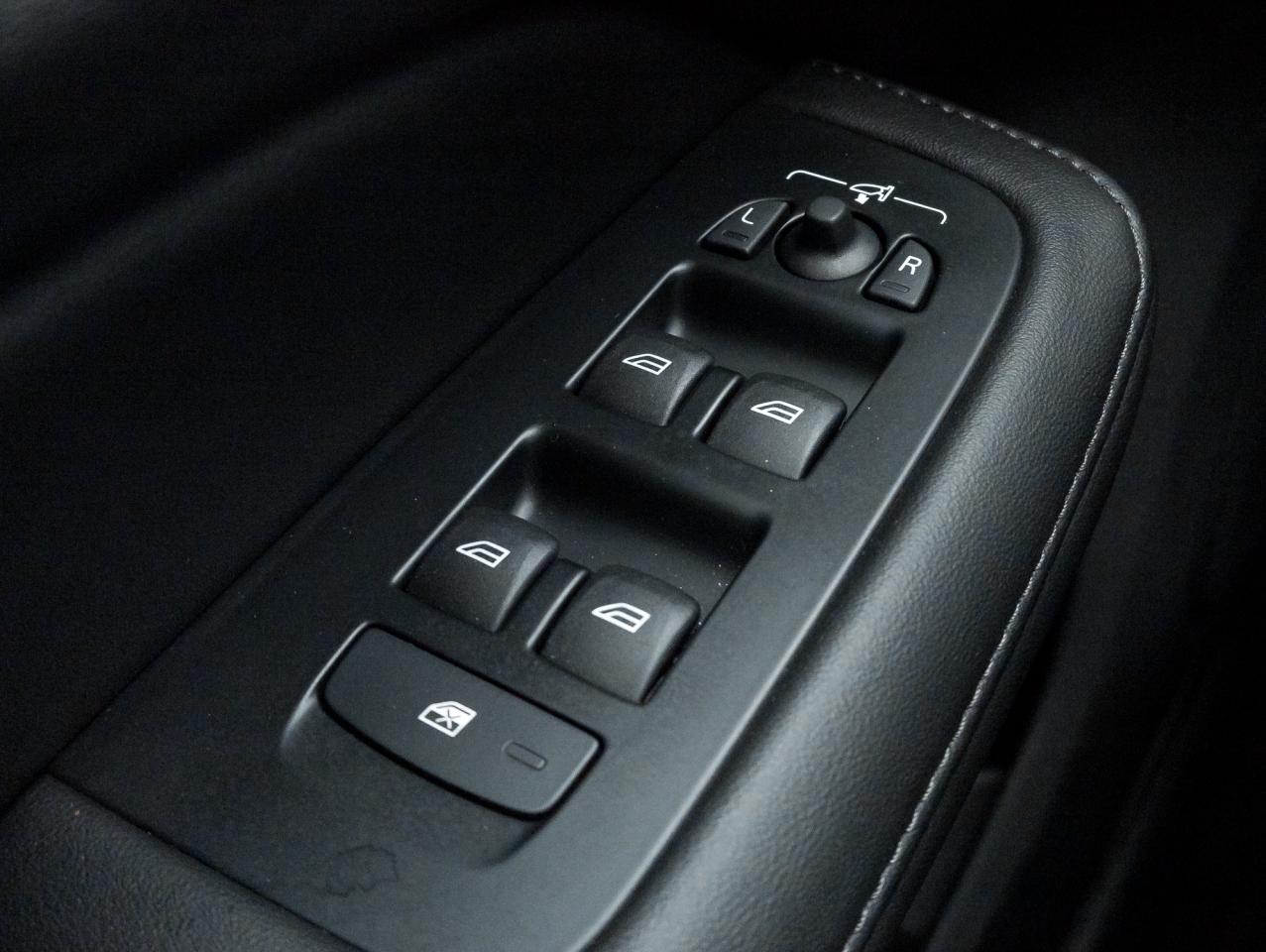 2025 Volvo V60 Cross Country B5 AWD Core  NEARLY NEW  STATION WAGON  VOLVO CPO Photo