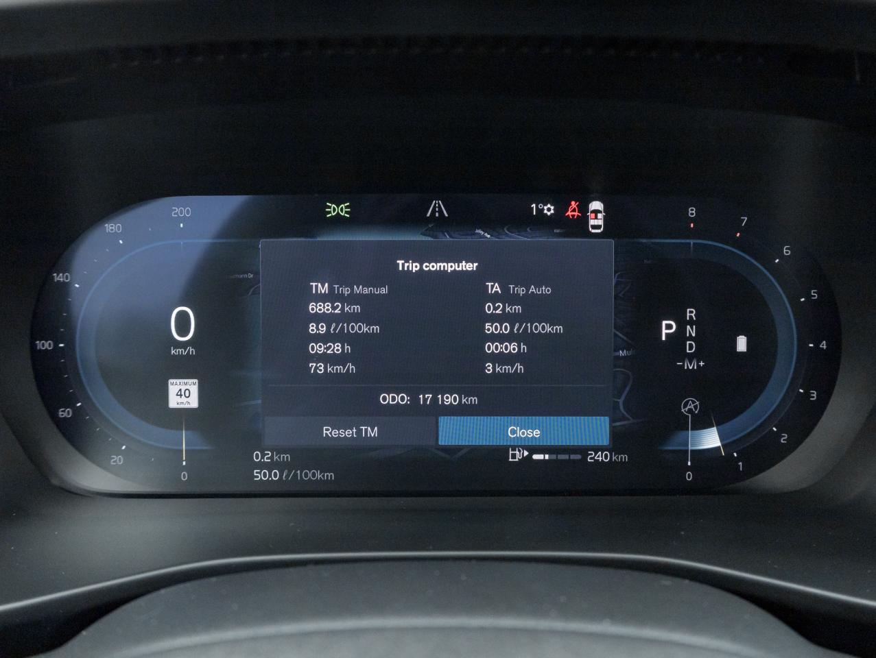 2025 Volvo XC40 B5 AWD PLUS  LIKE NEW  20" ALLOY WHEELS  CPO Photo