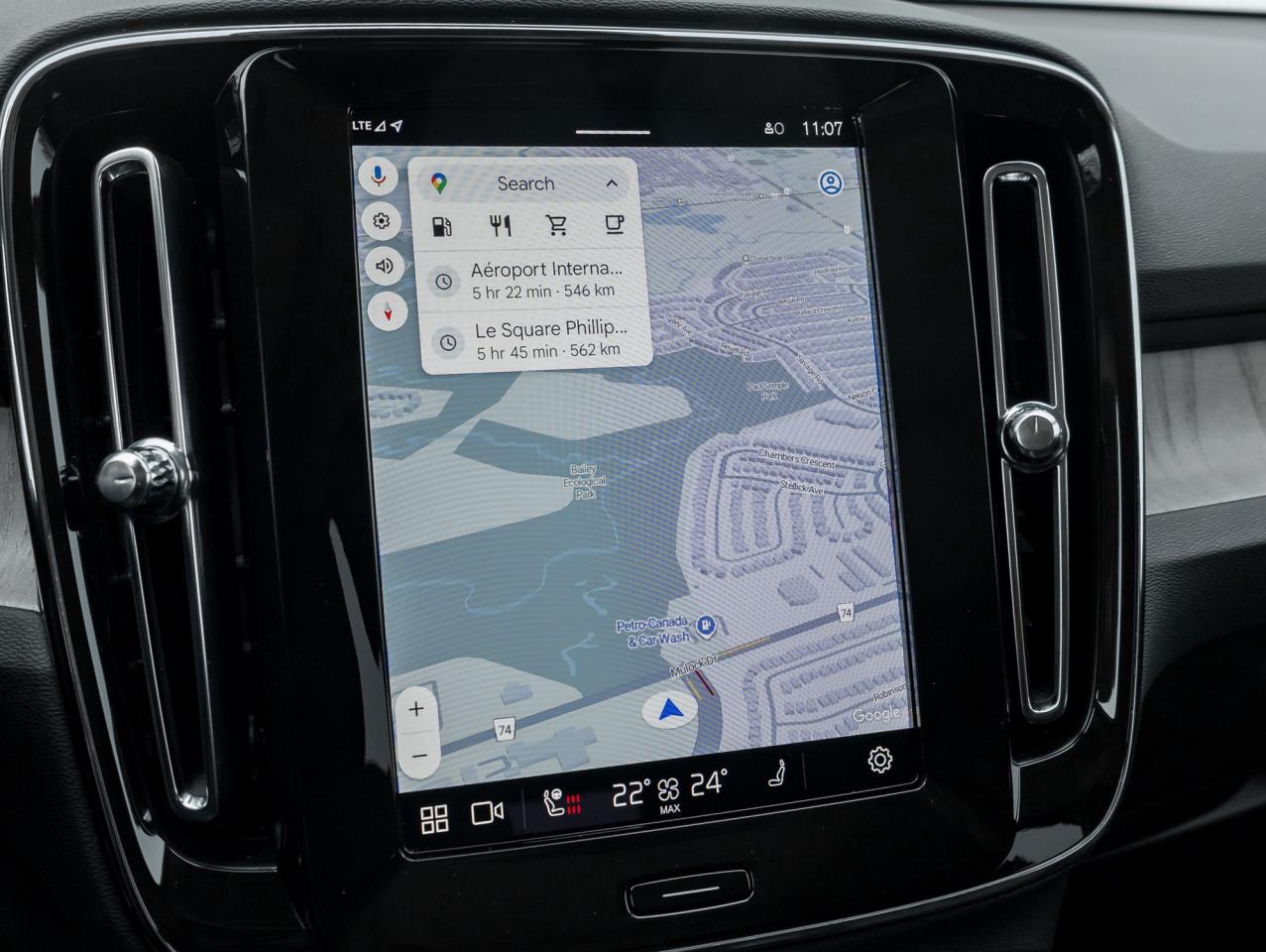 2025 Volvo XC40 B5 AWD PLUS  LIKE NEW  20" ALLOY WHEELS  CPO Photo