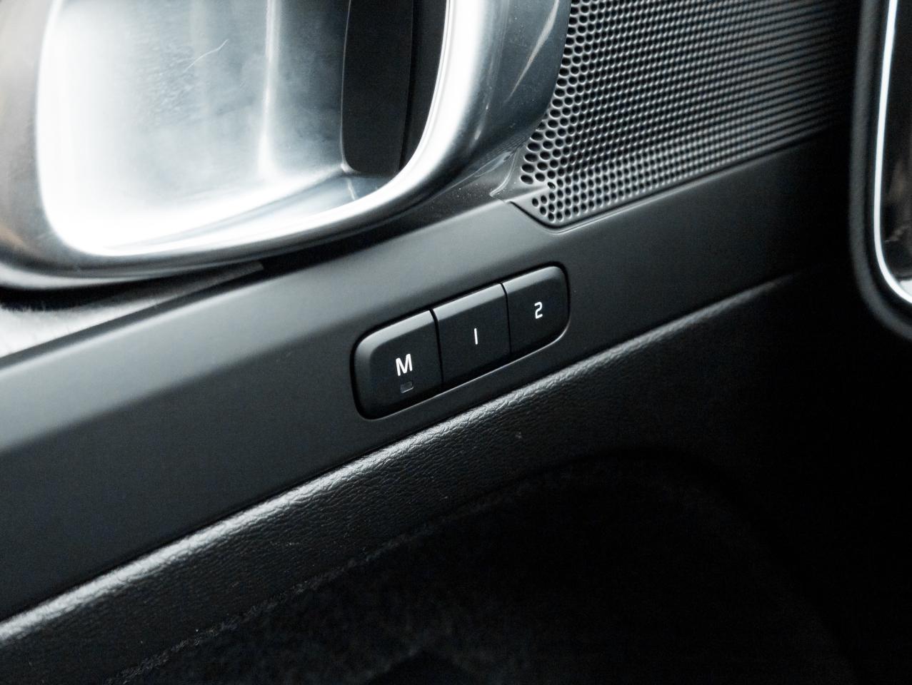 2025 Volvo XC40 B5 AWD PLUS  LIKE NEW  20" ALLOY WHEELS  CPO Photo