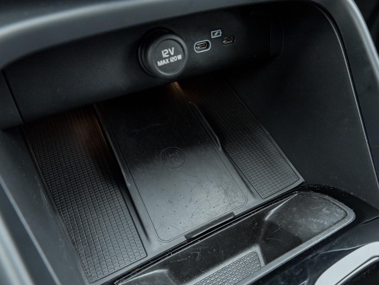 2025 Volvo XC40 B5 AWD PLUS  LIKE NEW  20" ALLOY WHEELS  CPO Photo