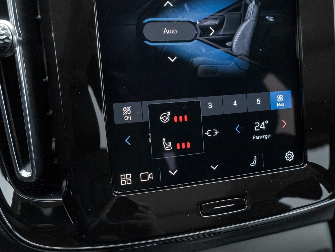 2025 Volvo XC40 B5 AWD PLUS  LIKE NEW  20" ALLOY WHEELS  CPO Photo