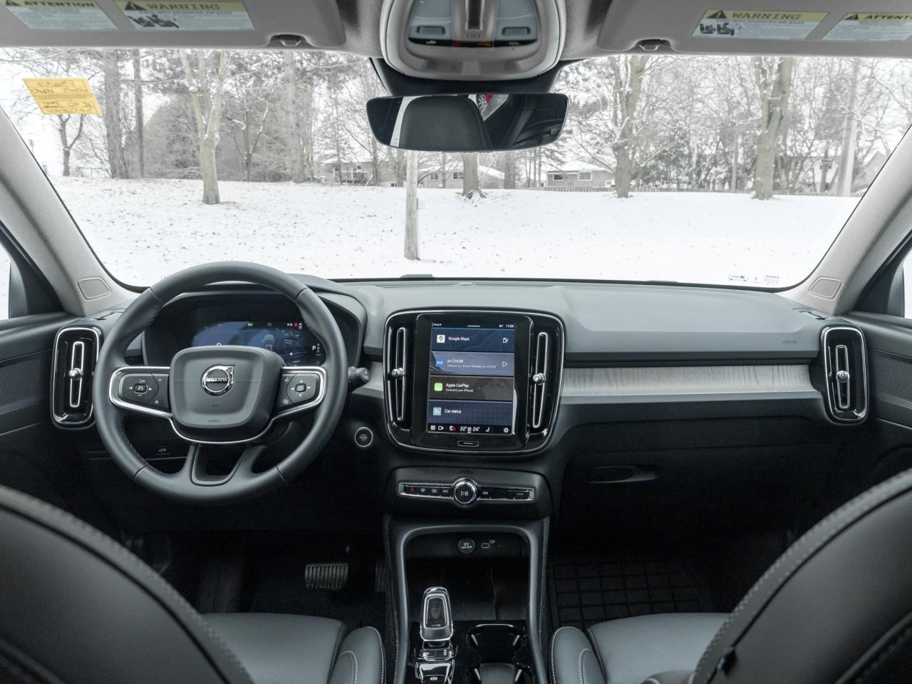 2025 Volvo XC40 B5 AWD PLUS  LIKE NEW  20" ALLOY WHEELS  CPO Photo