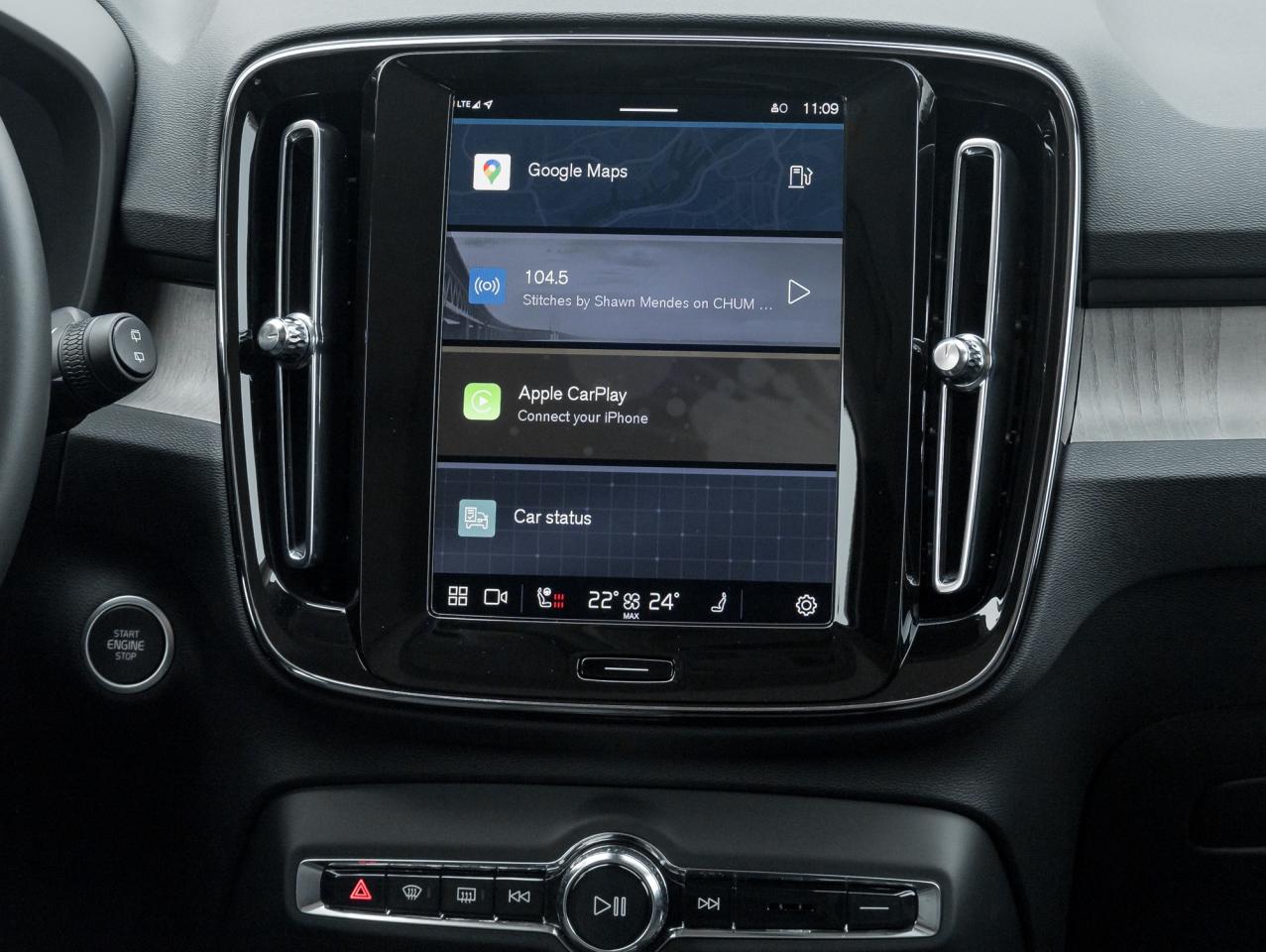 2025 Volvo XC40 B5 AWD PLUS  LIKE NEW  20" ALLOY WHEELS  CPO Photo