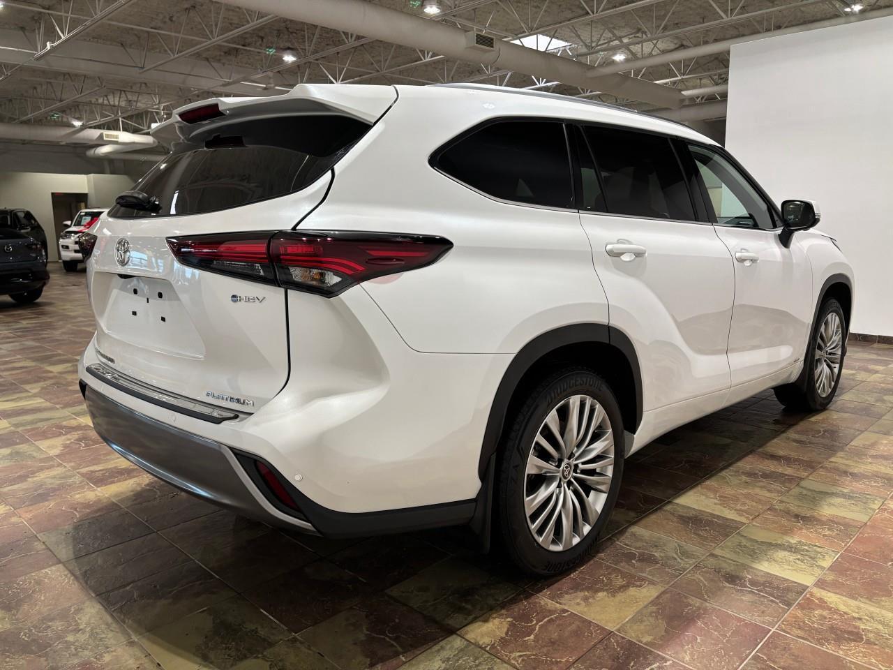 2025 Toyota Highlander Hybrid LIMITED Photo