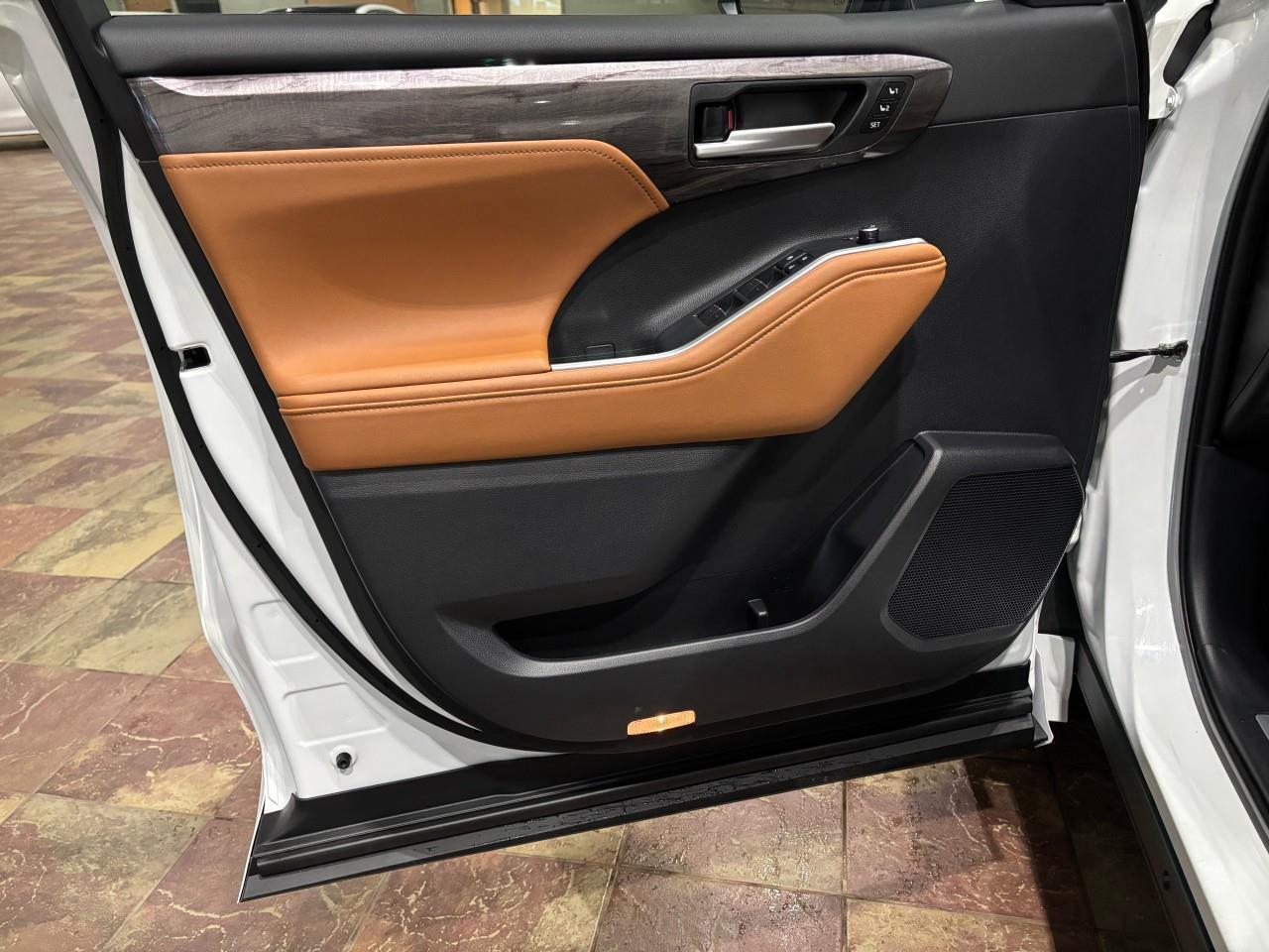 2025 Toyota Highlander Hybrid LIMITED Photo