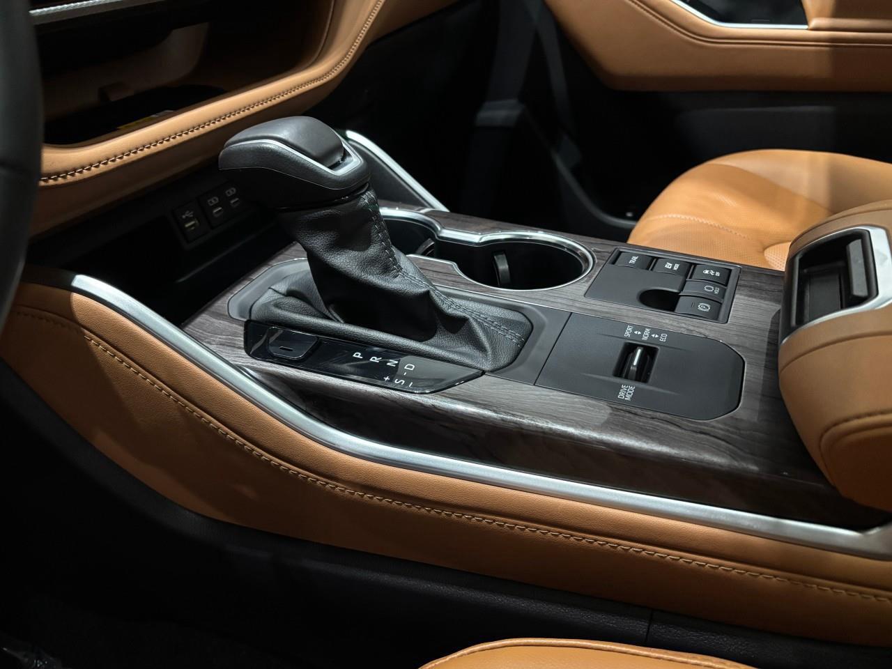 2025 Toyota Highlander Hybrid LIMITED Photo