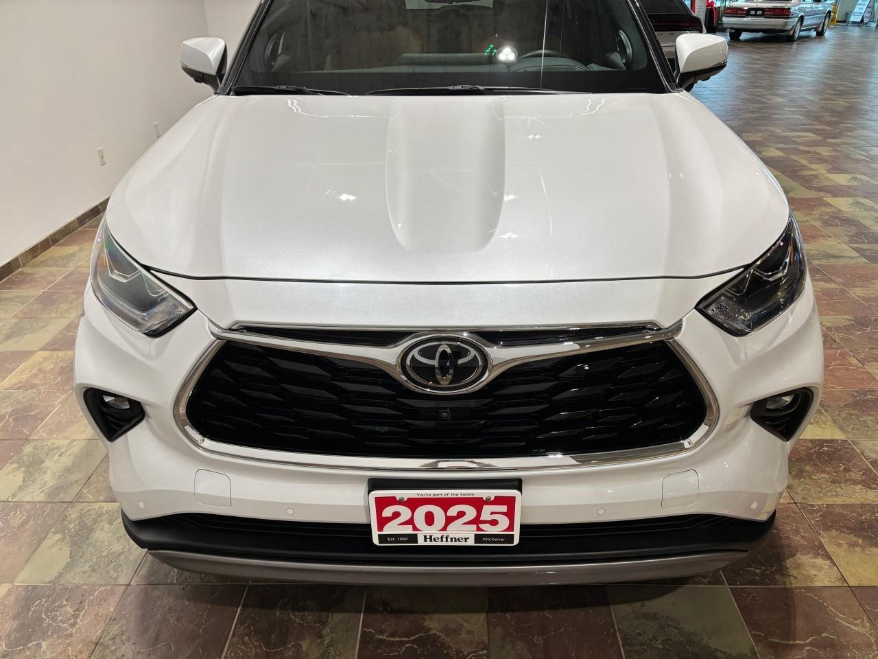 2025 Toyota Highlander Hybrid LIMITED Photo