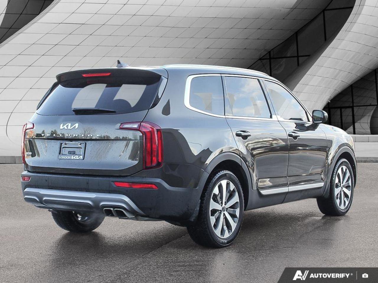 2022 Kia Telluride SX   AWD   Apple CarPlay   Heated & Cooled Seats Photo4