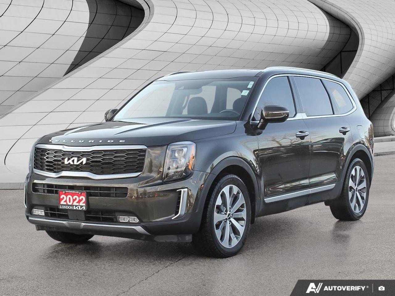 2022 Kia Telluride SX   AWD   Apple CarPlay   Heated & Cooled Seats Photo
