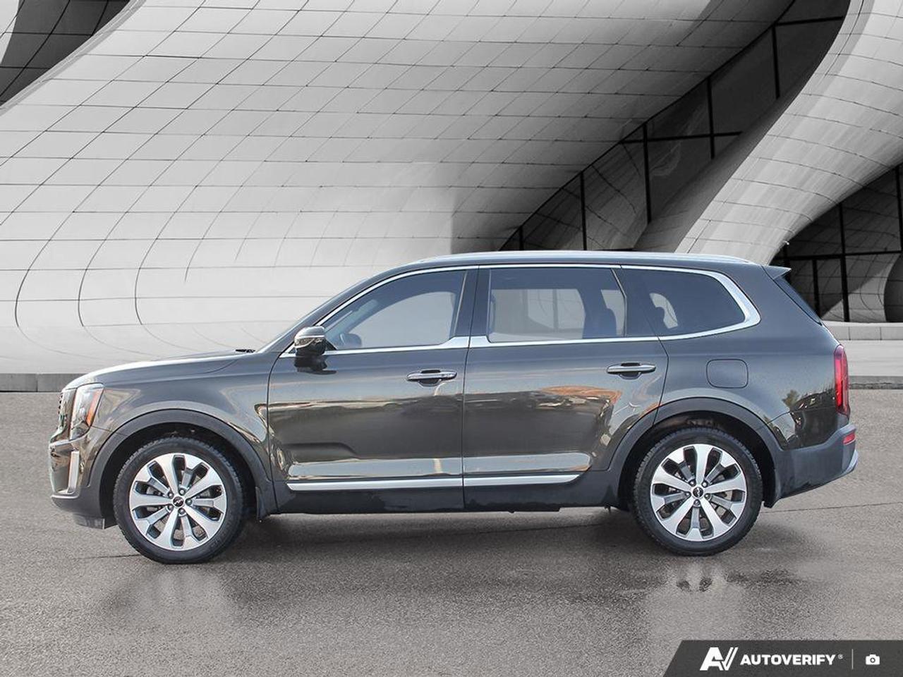 2022 Kia Telluride SX   AWD   Apple CarPlay   Heated & Cooled Seats Photo