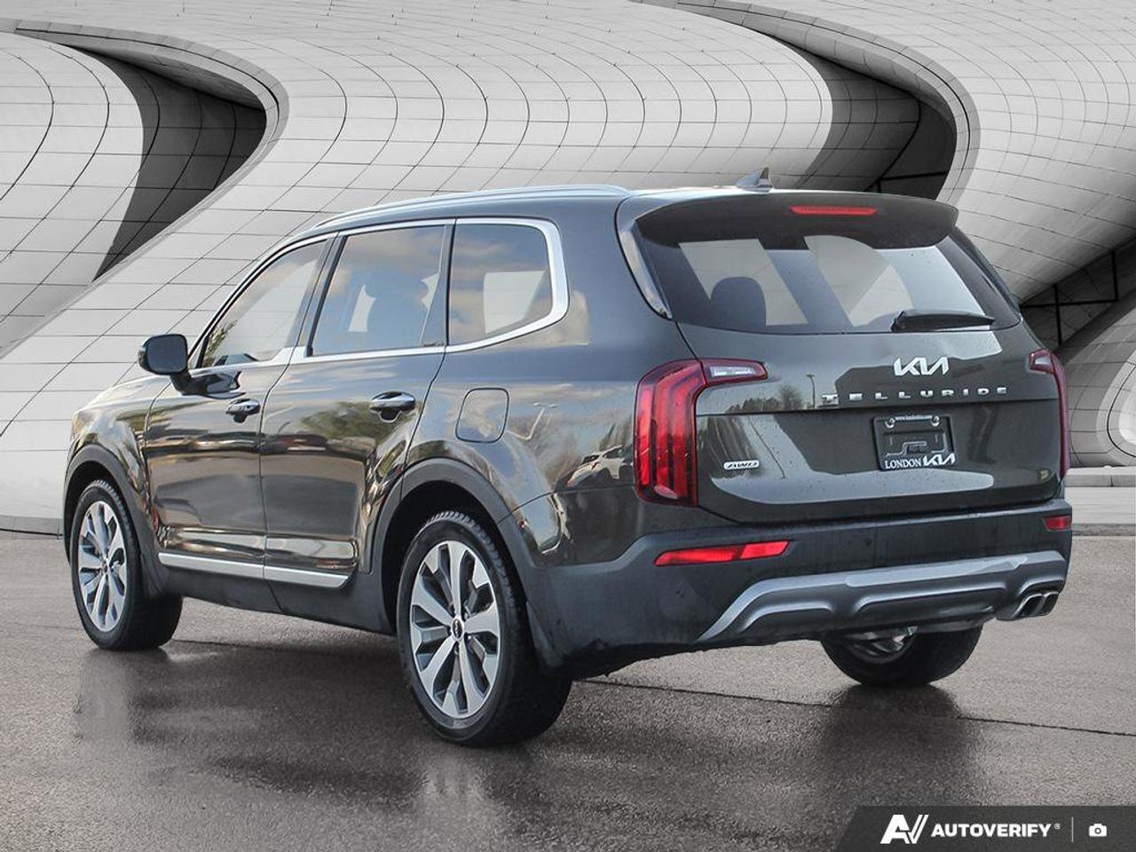 2022 Kia Telluride SX   AWD   Apple CarPlay   Heated & Cooled Seats Photo2