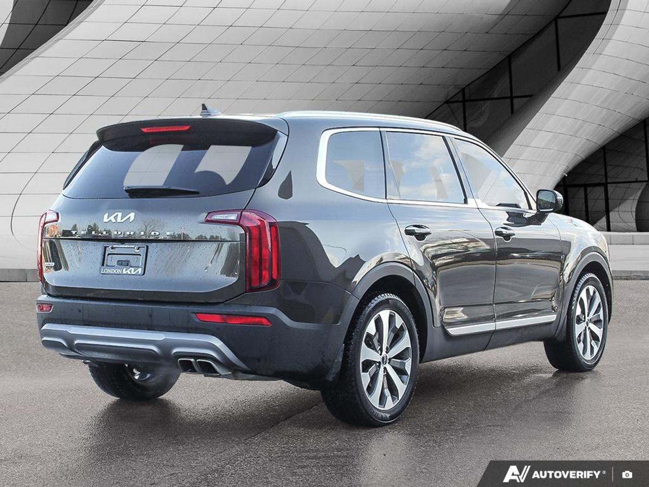 2022 Kia Telluride SX   AWD   Apple CarPlay   Heated & Cooled Seats Photo4