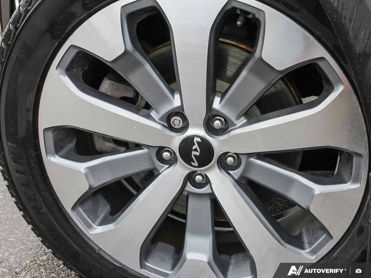 2022 Kia Telluride SX   AWD   Apple CarPlay   Heated & Cooled Seats Photo