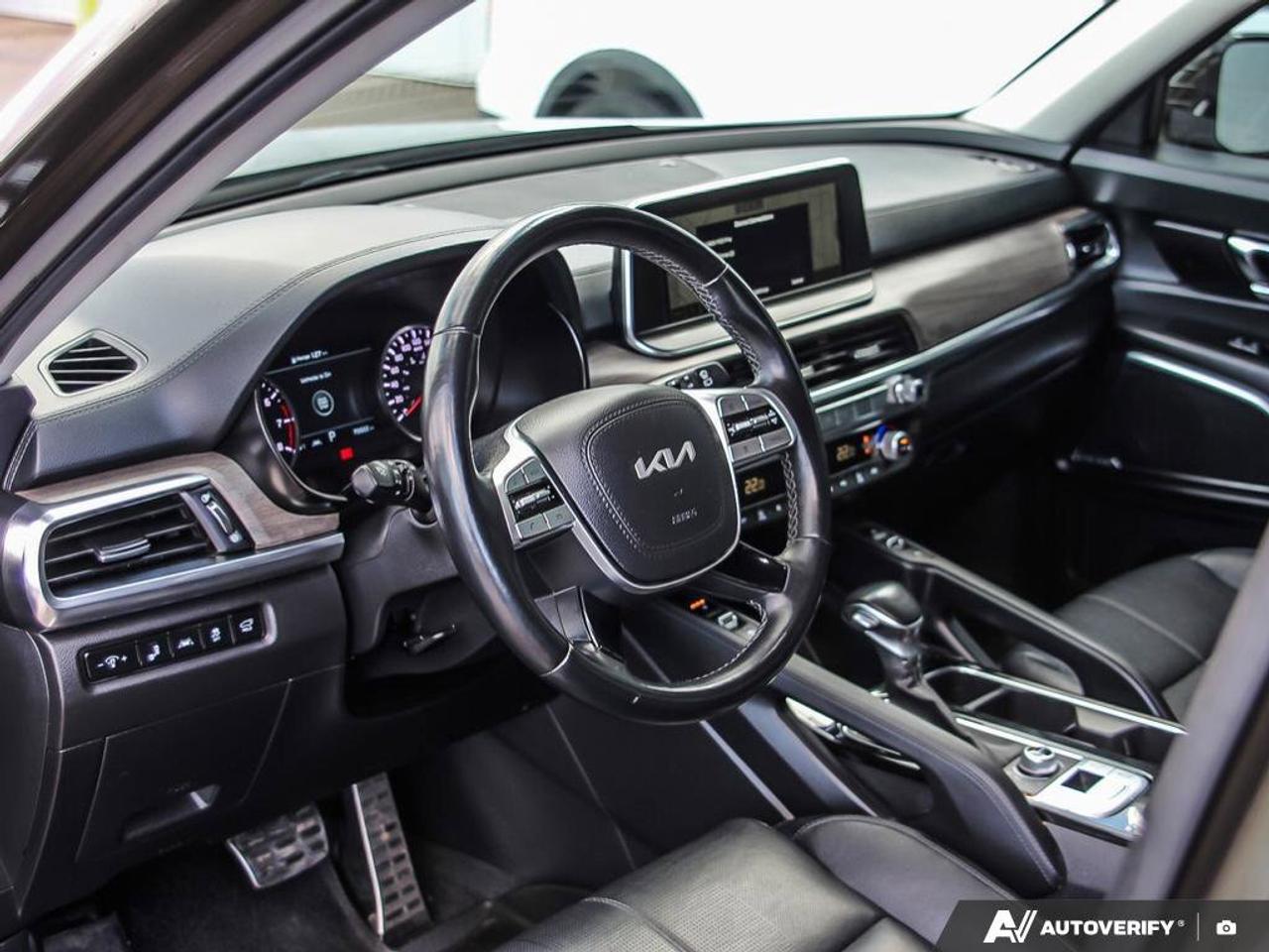 2022 Kia Telluride SX   AWD   Apple CarPlay   Heated & Cooled Seats Photo