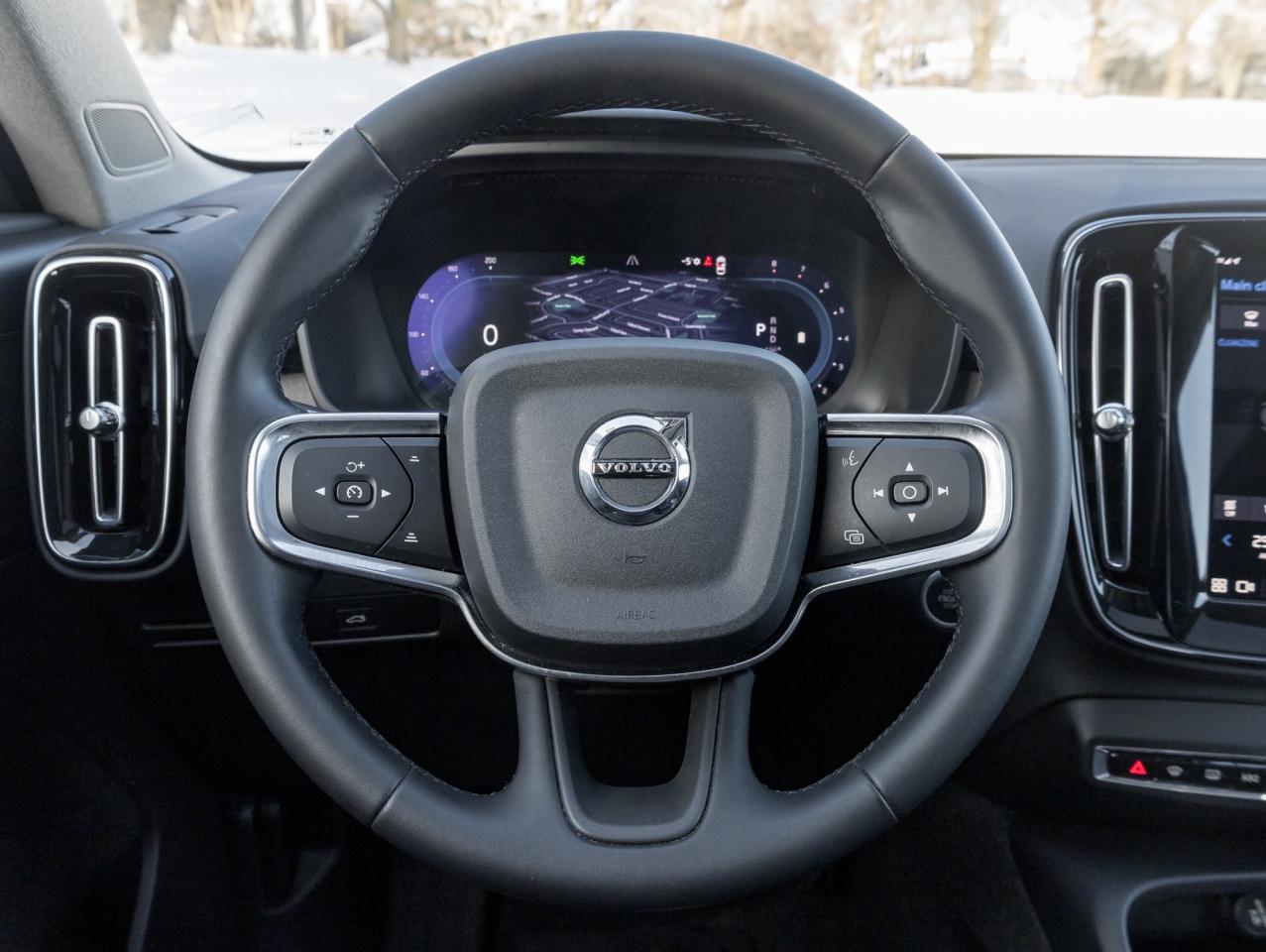 2024 Volvo XC40 B5 AWD Plus Dark Theme  HARMAN KARDON  OFF LEASE Photo