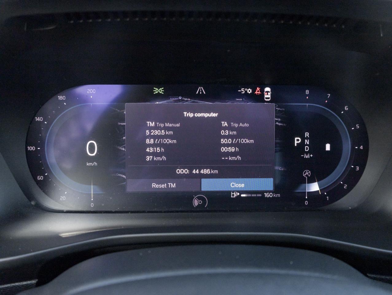 2024 Volvo XC40 B5 AWD Plus Dark Theme  HARMAN KARDON  OFF LEASE Photo