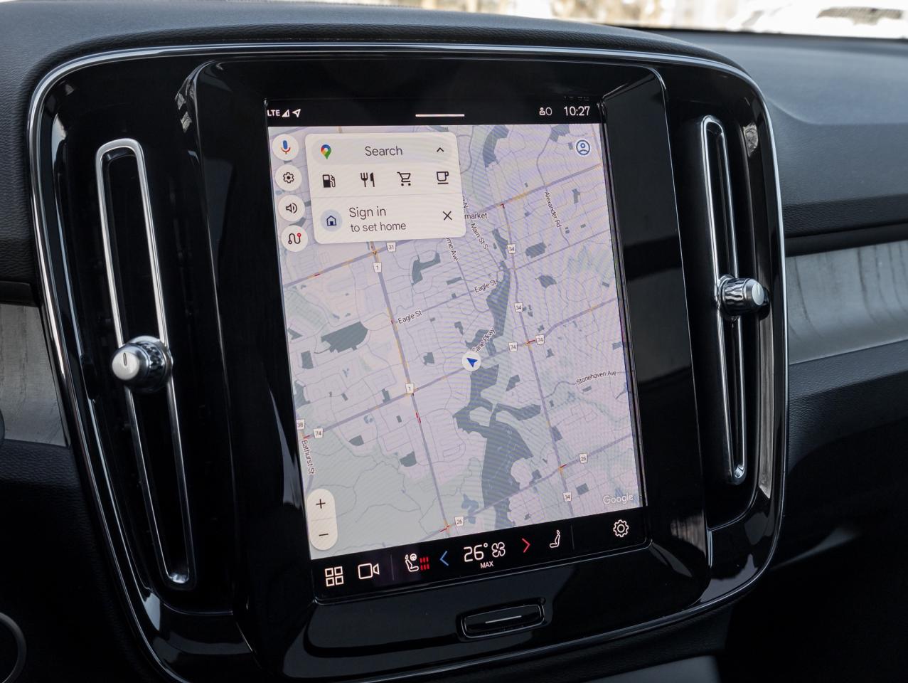 2024 Volvo XC40 B5 AWD Plus Dark Theme  HARMAN KARDON  OFF LEASE Photo