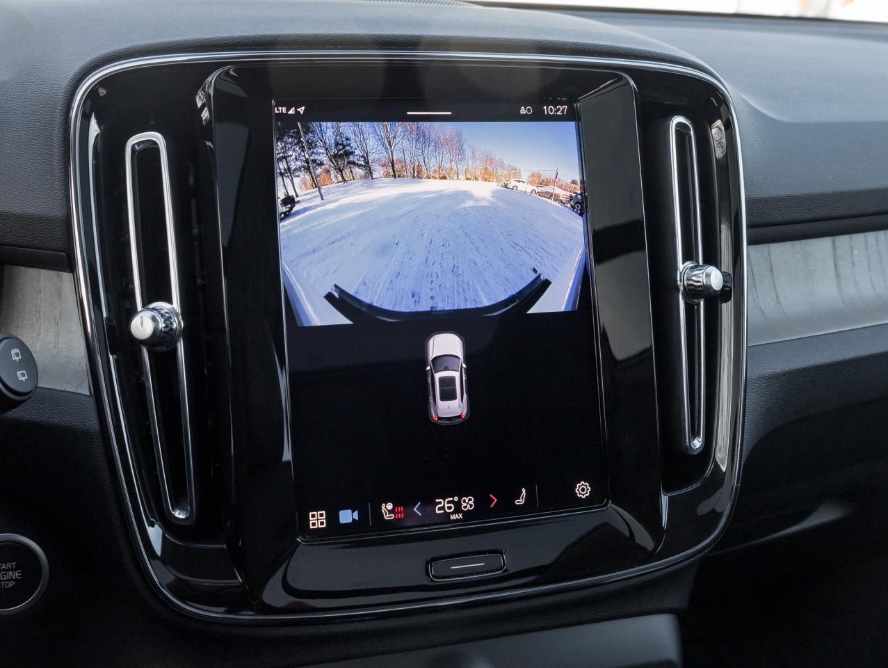 2024 Volvo XC40 B5 AWD Plus Dark Theme  HARMAN KARDON  OFF LEASE Photo