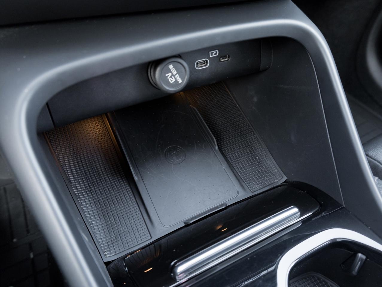 2024 Volvo XC40 B5 AWD Plus Dark Theme  HARMAN KARDON  OFF LEASE Photo