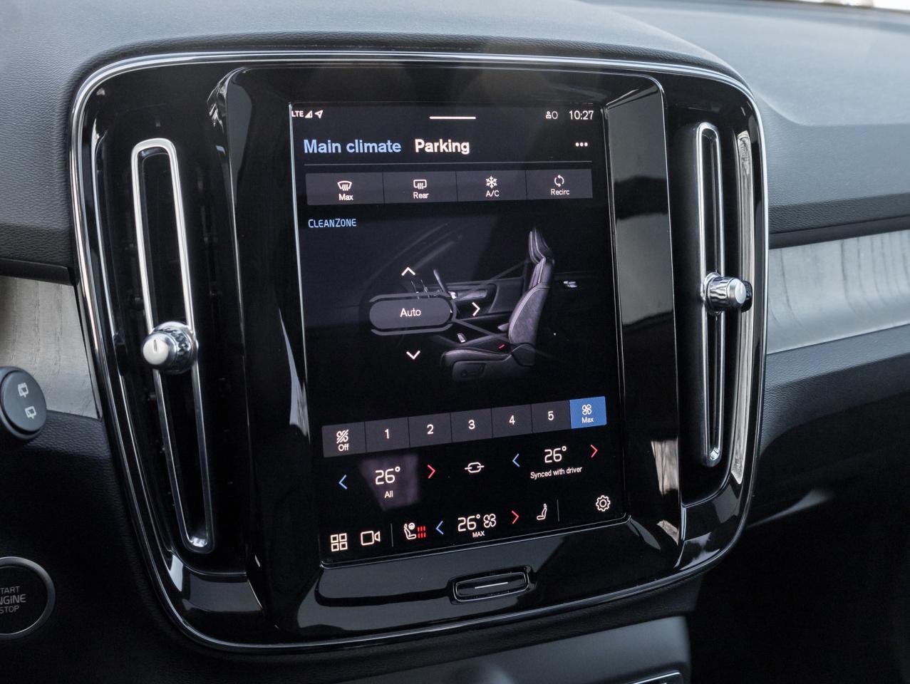 2024 Volvo XC40 B5 AWD Plus Dark Theme  HARMAN KARDON  OFF LEASE Photo