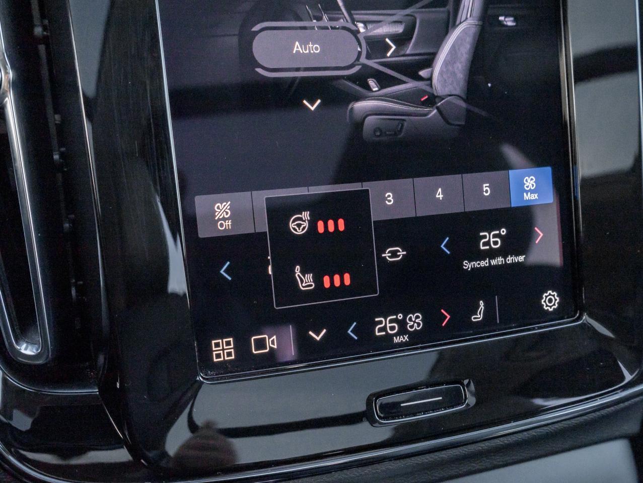 2024 Volvo XC40 B5 AWD Plus Dark Theme  HARMAN KARDON  OFF LEASE Photo