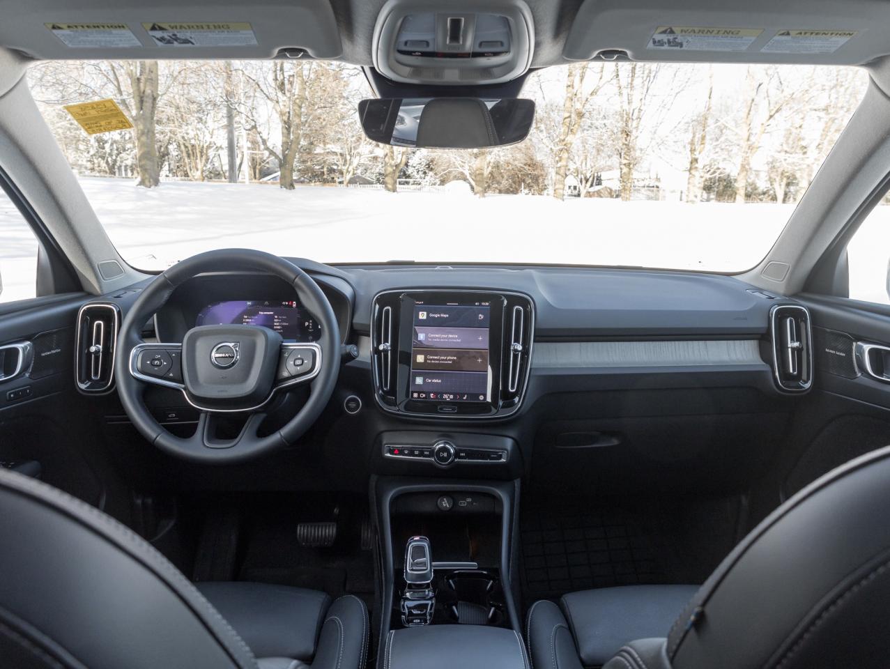 2024 Volvo XC40 B5 AWD Plus Dark Theme  HARMAN KARDON  OFF LEASE Photo