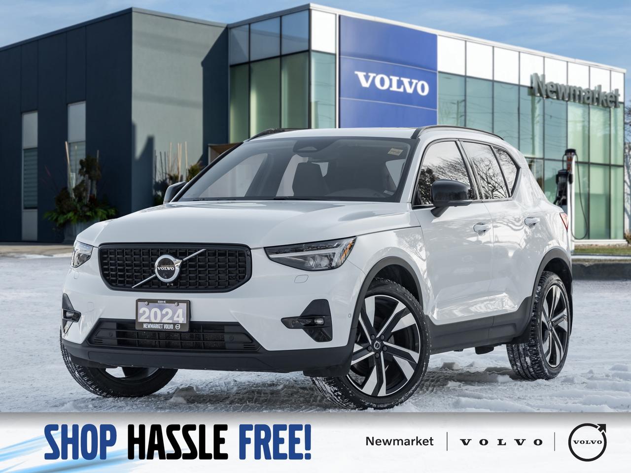 2024 Volvo XC40 B5 AWD Plus Dark Theme  HARMAN KARDON  OFF LEASE Photo