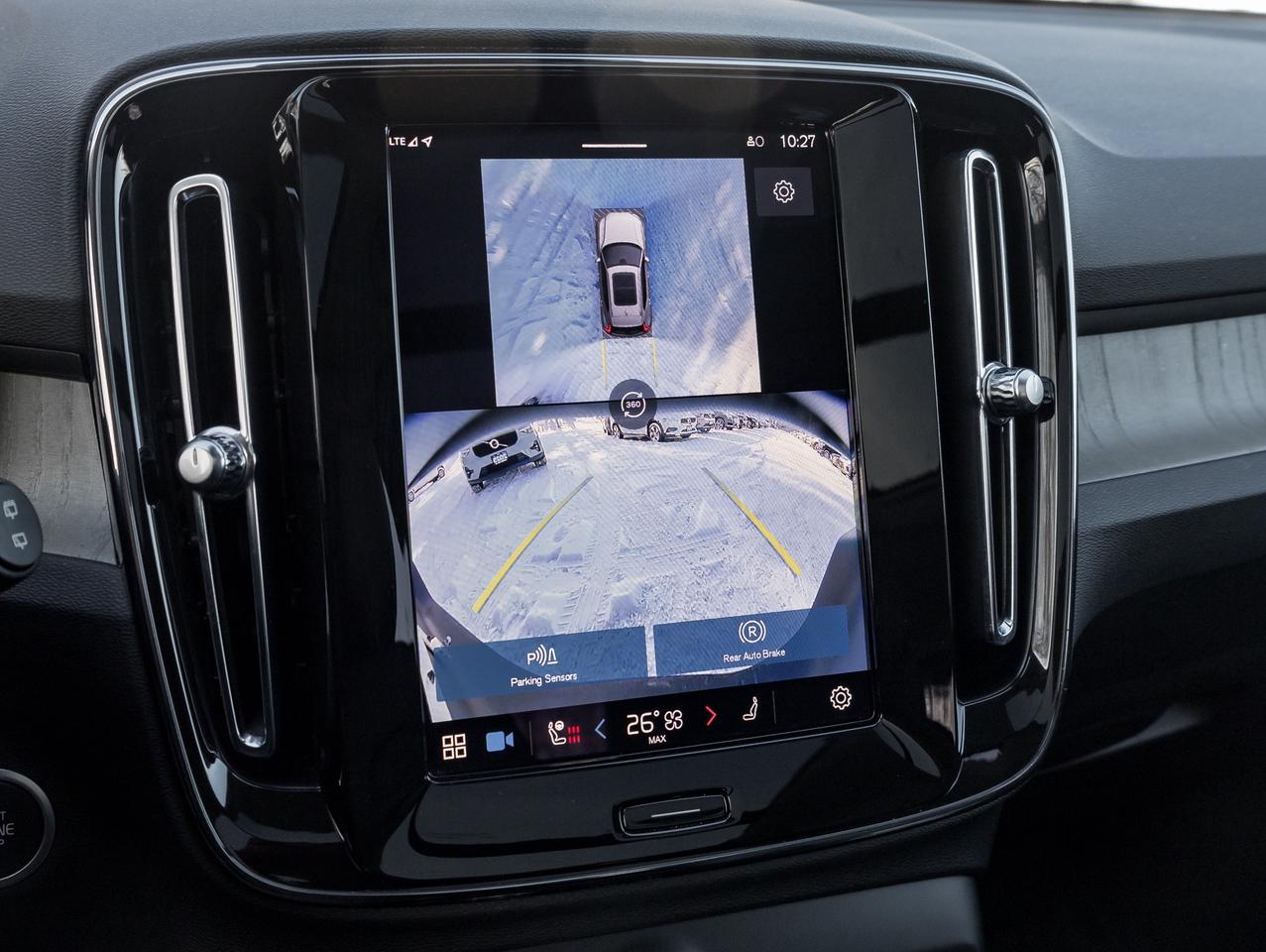 2024 Volvo XC40 B5 AWD Plus Dark Theme  HARMAN KARDON  OFF LEASE Photo