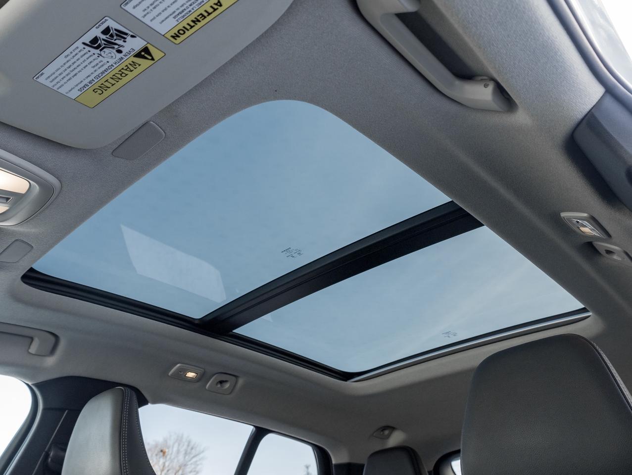 2024 Volvo XC40 B5 AWD Plus Dark Theme  HARMAN KARDON  OFF LEASE Photo