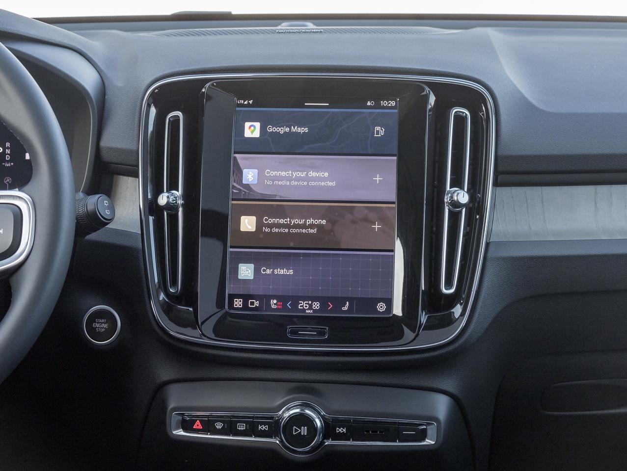 2024 Volvo XC40 B5 AWD Plus Dark Theme  HARMAN KARDON  OFF LEASE Photo